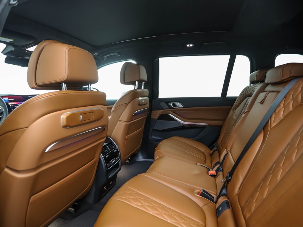 2026 BMW X7 M60i 19