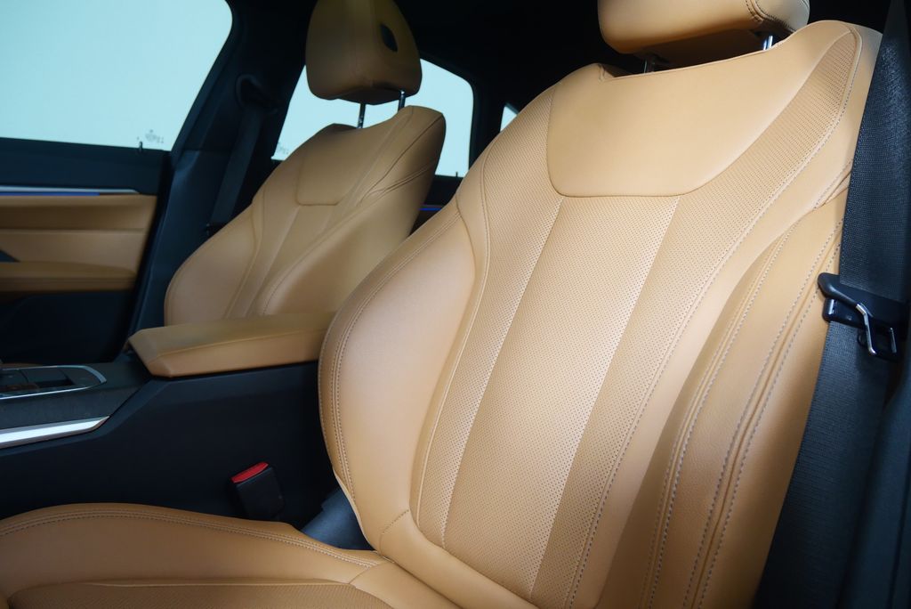 Thumbnail: 2023 BMW i4 - 12