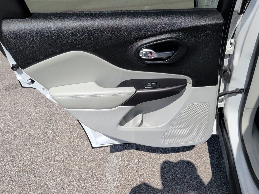 2020 Jeep Cherokee Latitude Plus White at Parkway Family Mazda