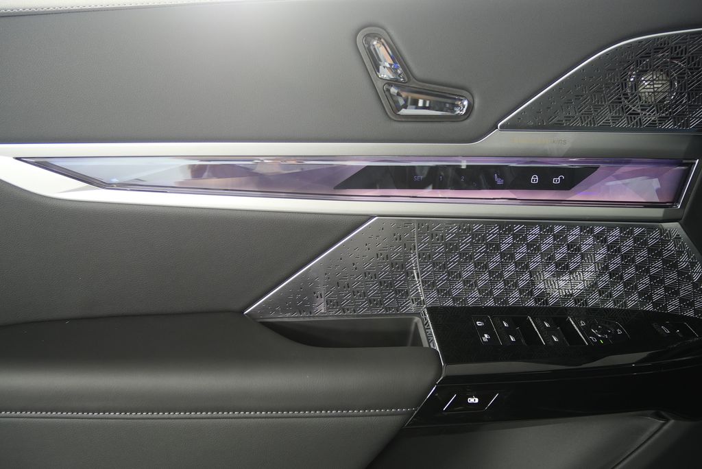 Thumbnail: 2026 BMW 7 Series - 9