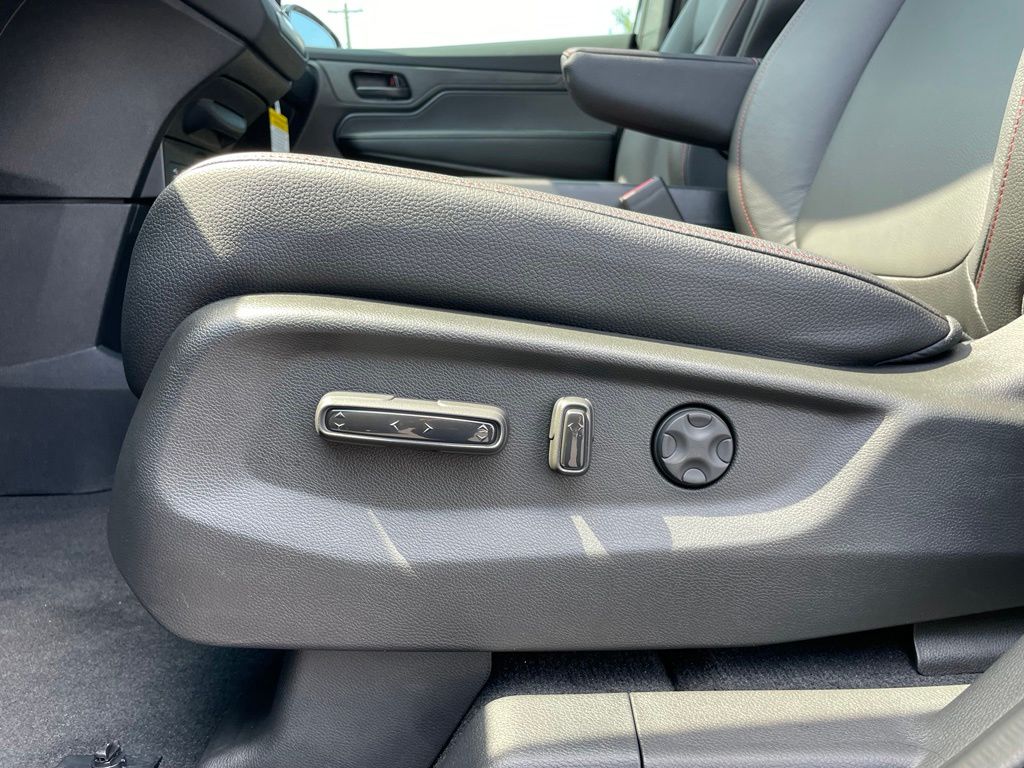 Thumbnail: 2026 Honda Odyssey - 24