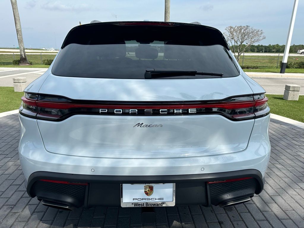 2024 Porsche Macan  4