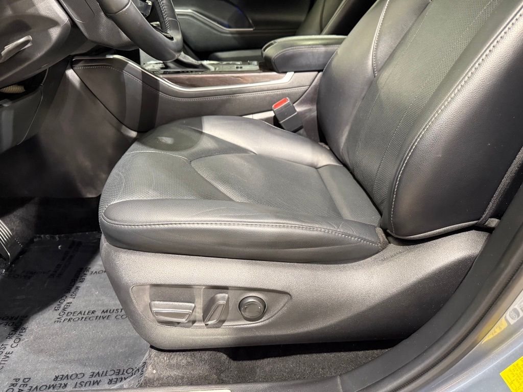 Thumbnail: 2021 Toyota Highlander - 14