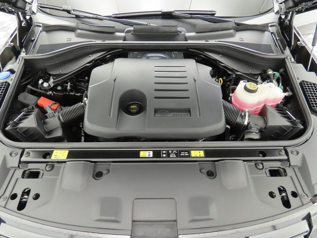 Thumbnail: 2025 Land Rover Range Rover - 30