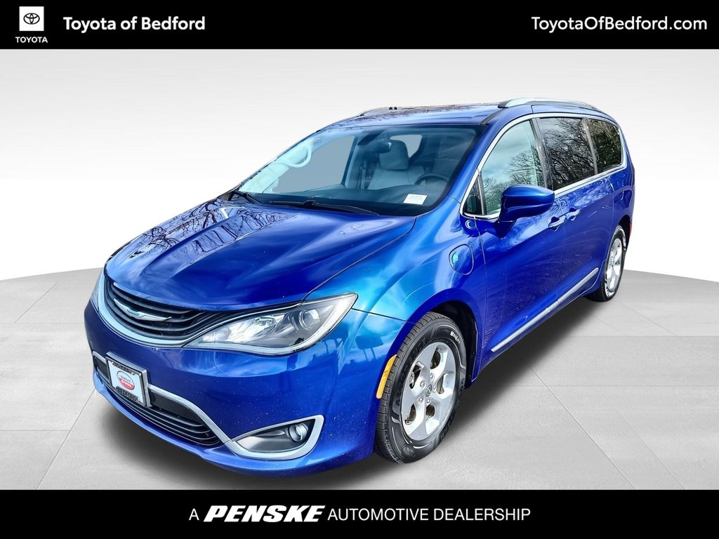 2018 Chrysler Pacifica Hybrid Touring L -
                Bedford, OH