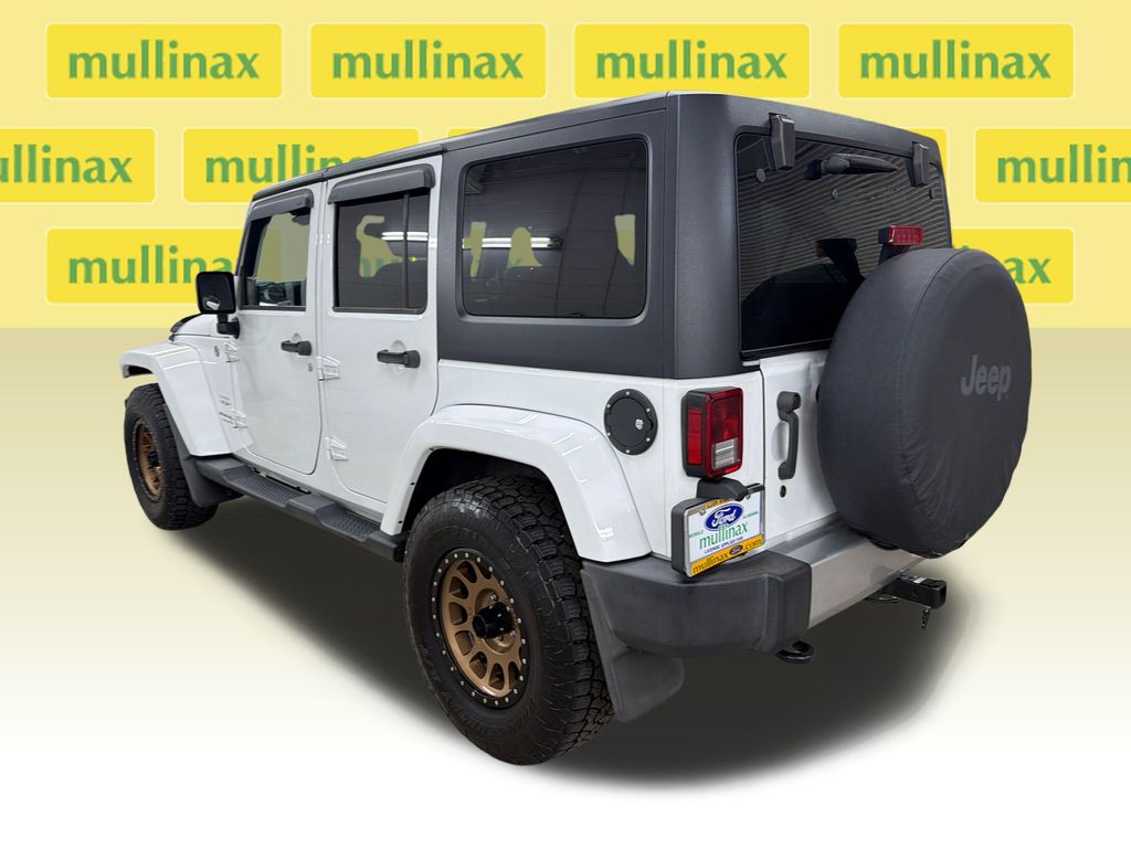 Used 2018 White Jeep Unlimited Sahara image 9