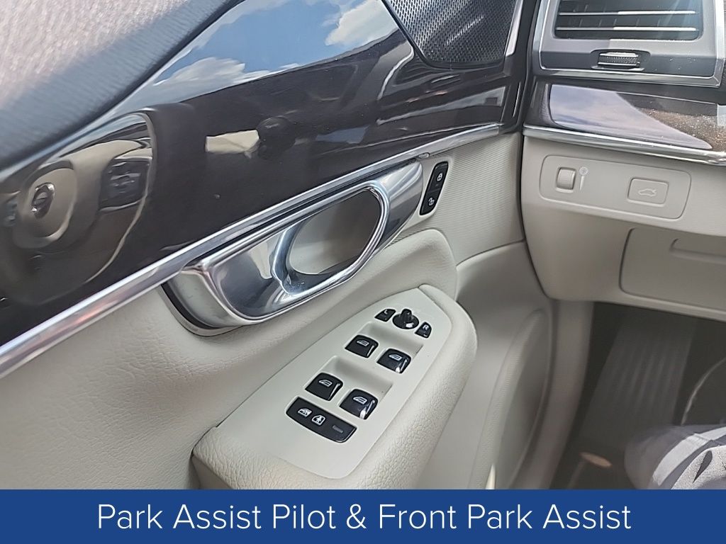 2019 Volvo XC90 T6 Momentum