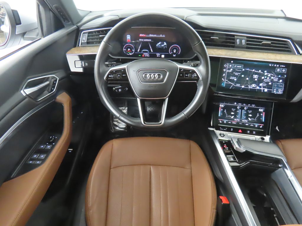 Thumbnail: 2022 Audi e-tron GT - 12