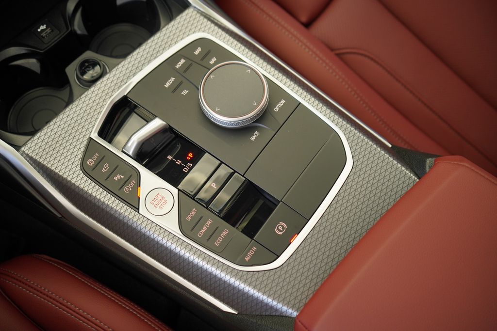 Thumbnail: 2025 BMW 3 Series - 18