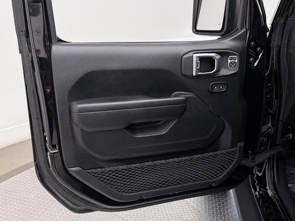 Thumbnail: 2021 Jeep Wrangler - 28