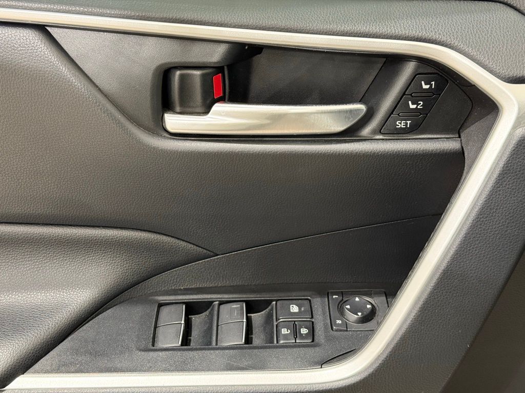 Thumbnail: 2019 Toyota RAV4 - 16