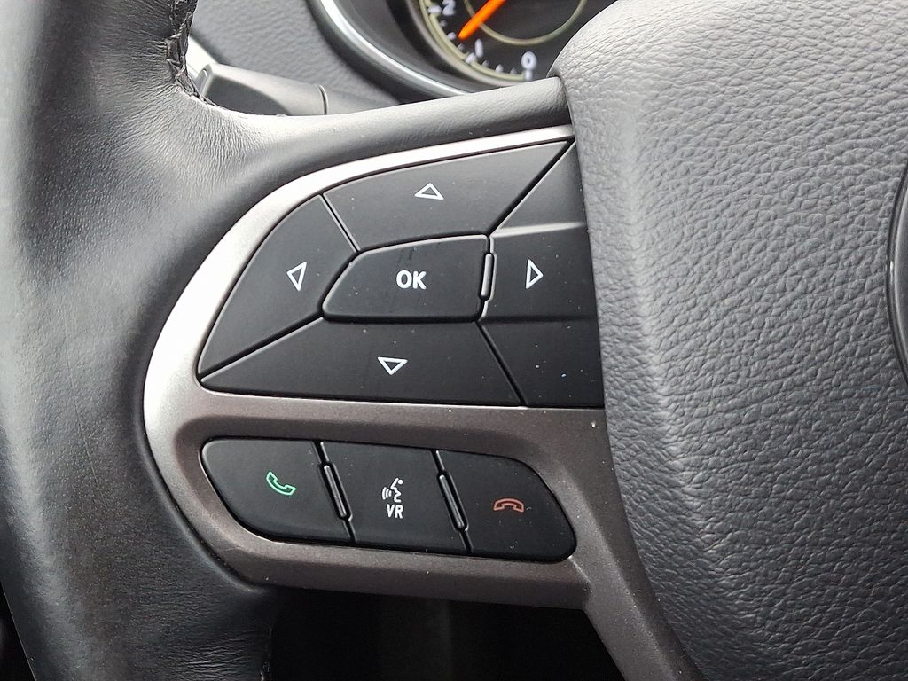 Thumbnail: 2019 Jeep Cherokee - 21