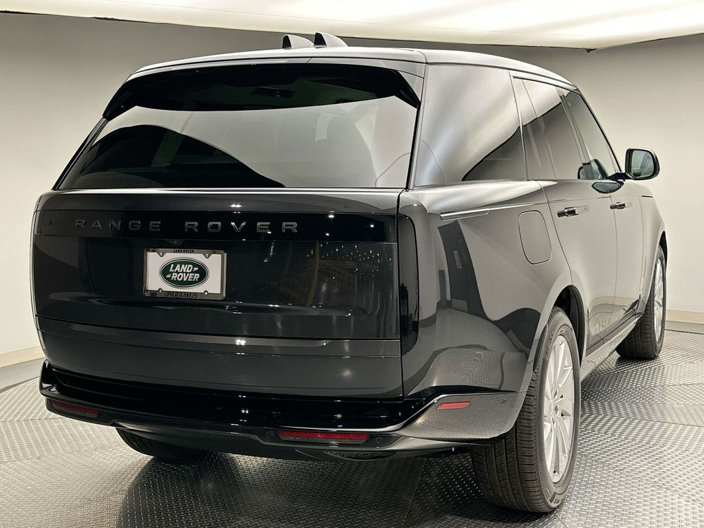 2025 Land Rover Range Rover SE 2