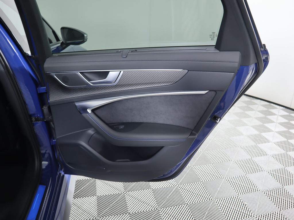 Thumbnail: 2025 Audi RS 6 - 29