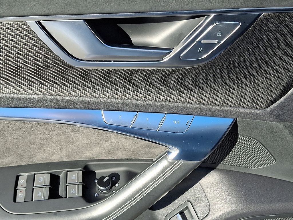 Thumbnail: 2021 Audi S6 - 12