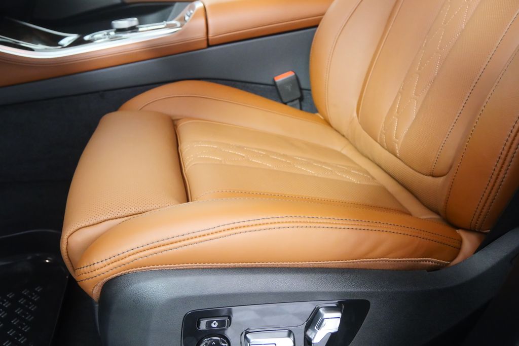 Thumbnail: 2026 BMW X5 - 10