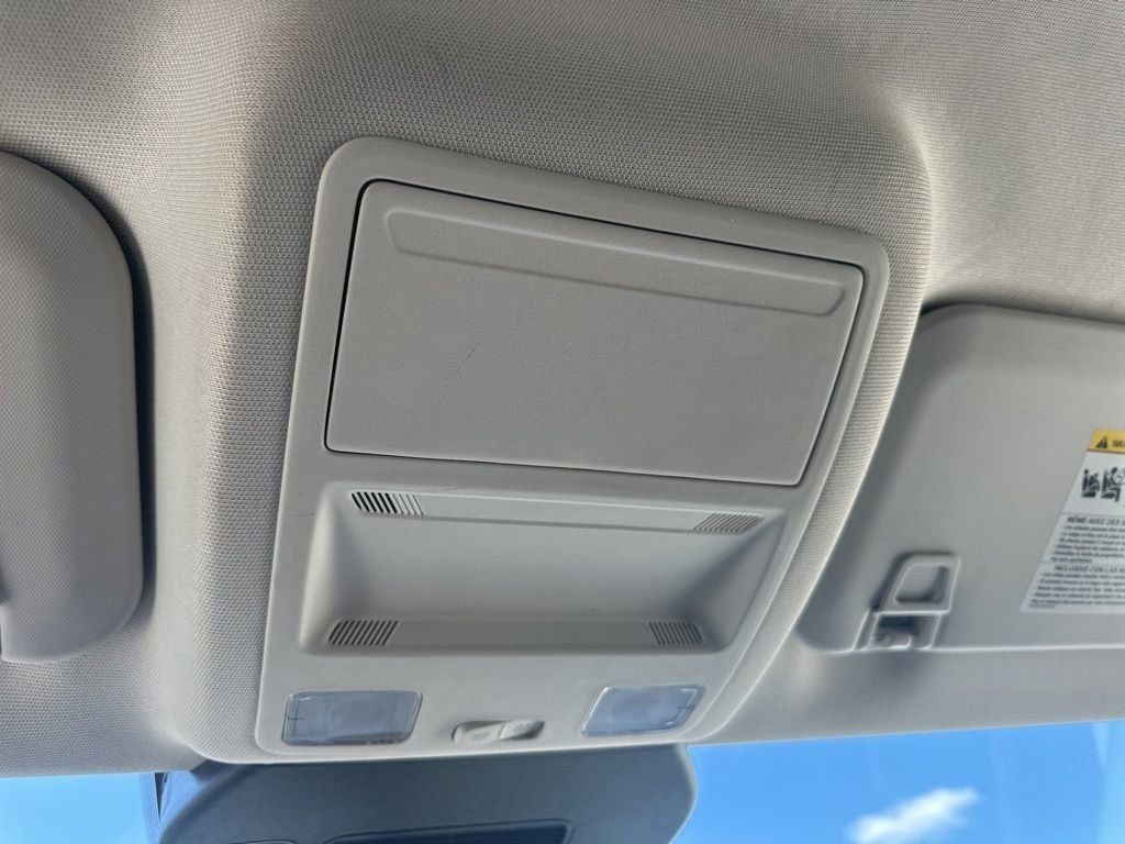 2022 Oxford White Ford Escape SE FWD SUV