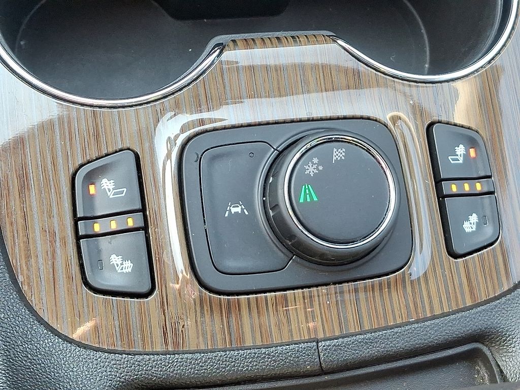 Thumbnail: 2022 GMC Acadia - 27