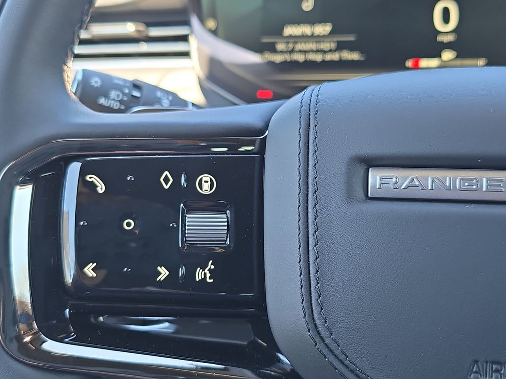New 2025 Black Land Rover Dynamic SE image 18