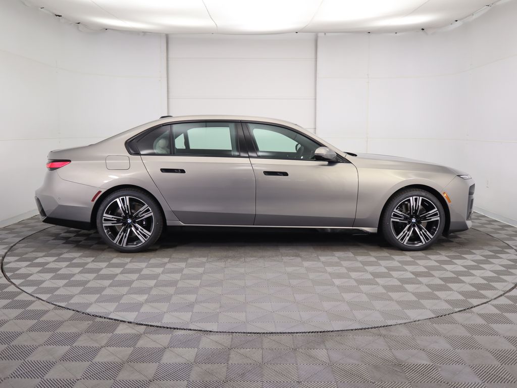 Thumbnail: 2025 BMW 7 Series - 4