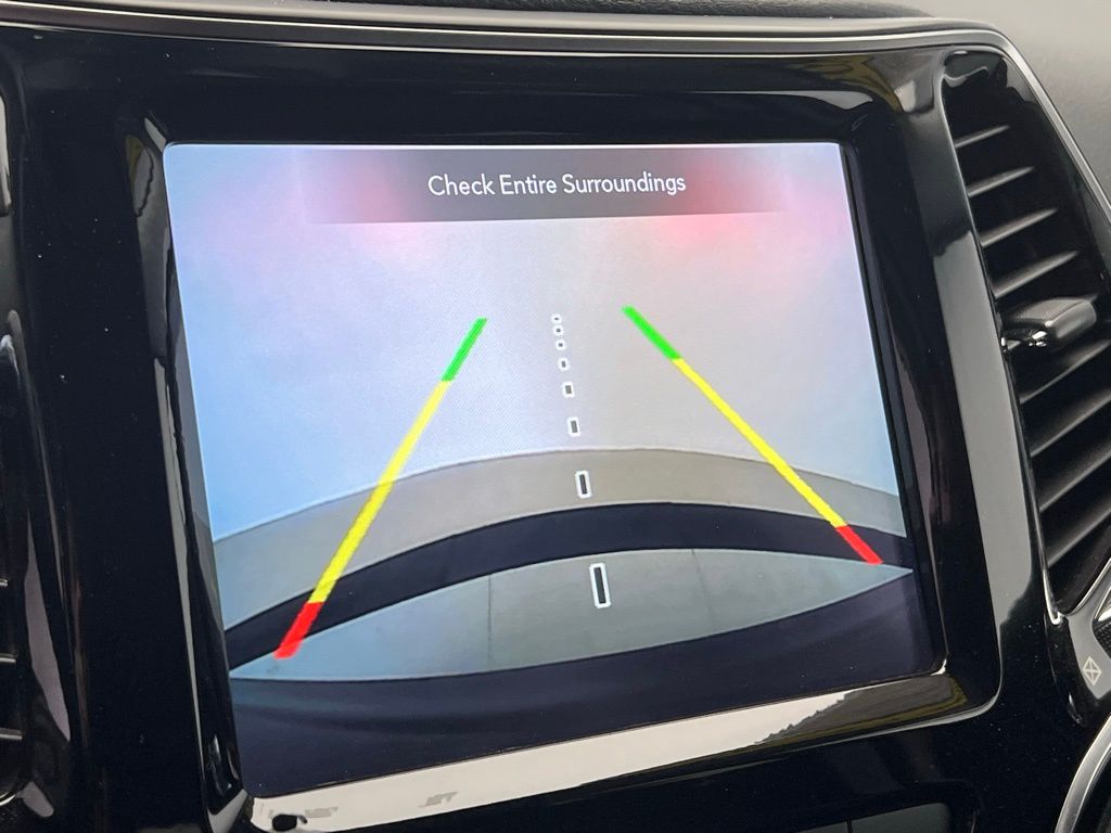 Thumbnail: 2021 Jeep Cherokee - 14