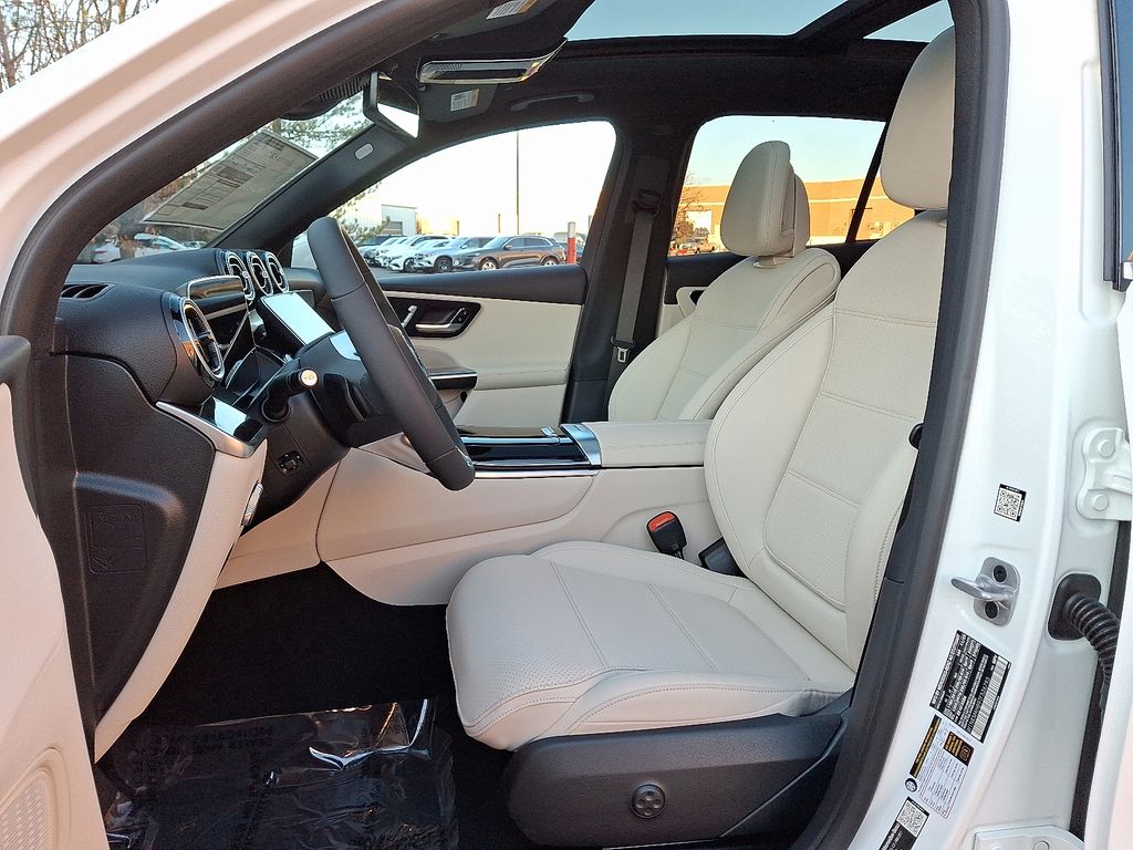 Thumbnail: 2026 Mercedes-Benz GLC - 9