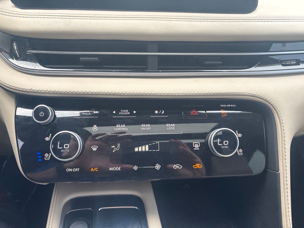 Used 2023 Gray INFINITI LUXE image 20