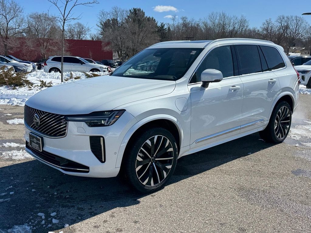 2025 Volvo XC90 Recharge T8 Plus Bright Theme 6-Passenger eAWD
