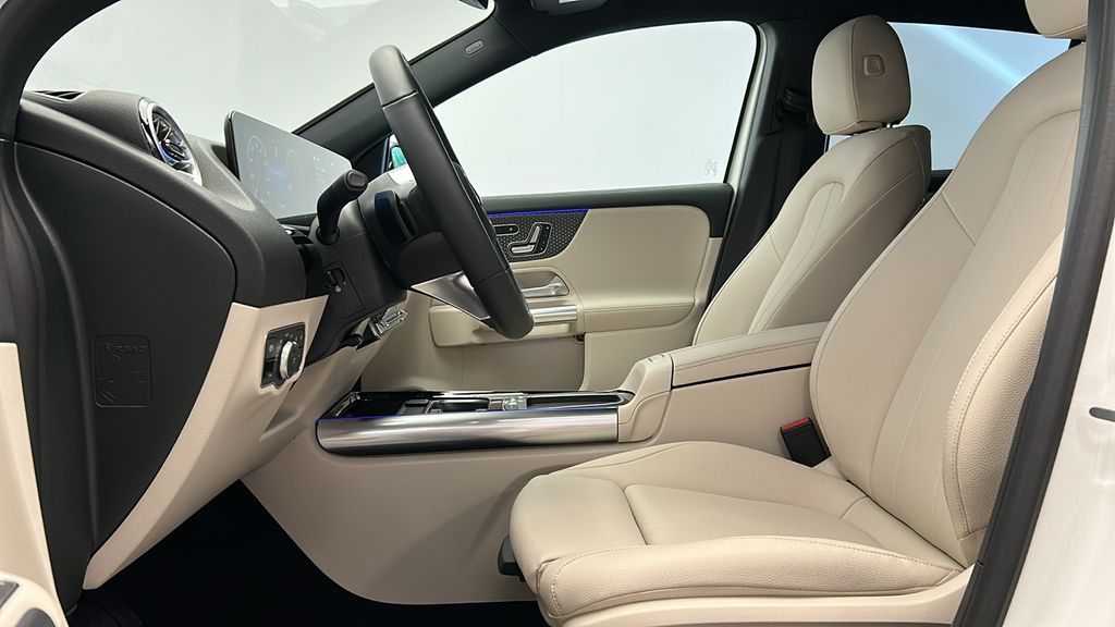 2025 Mercedes-Benz GLA 250 4MATIC 12