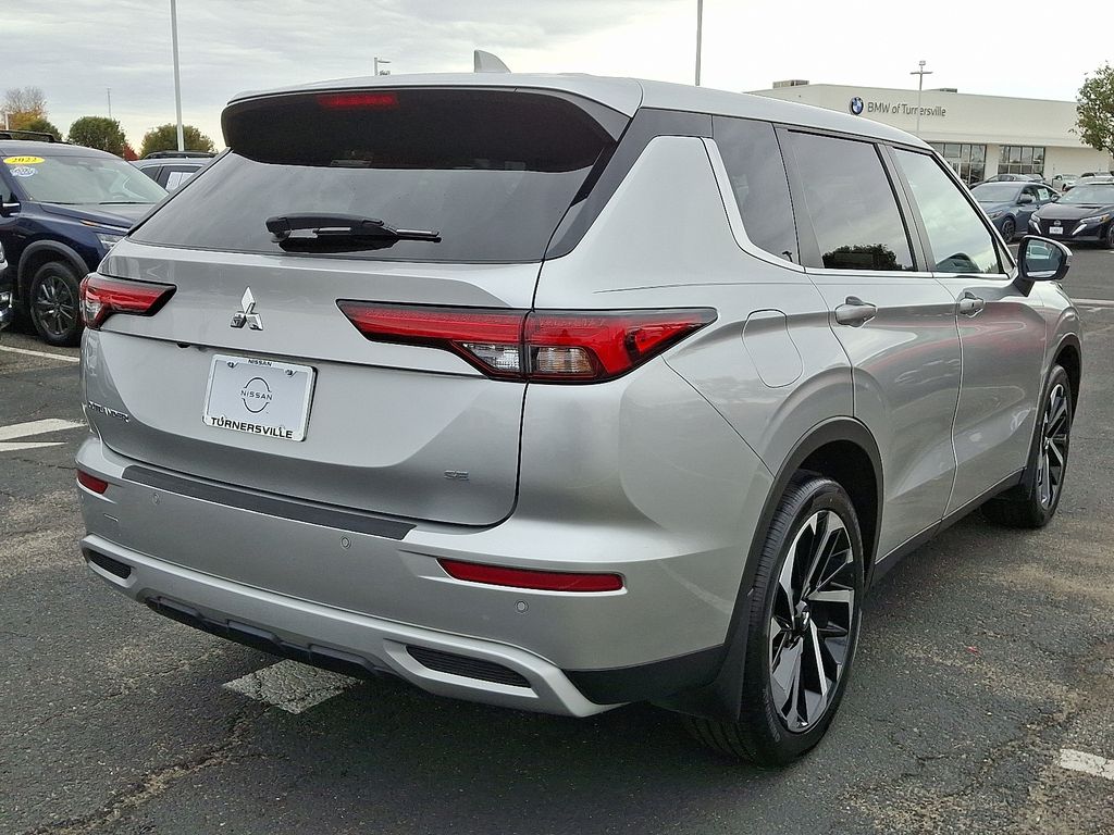 Thumbnail: 2024 Mitsubishi Outlander - 6