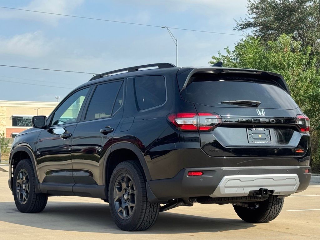2025 Honda Pilot TrailSport Black at Community Honda
