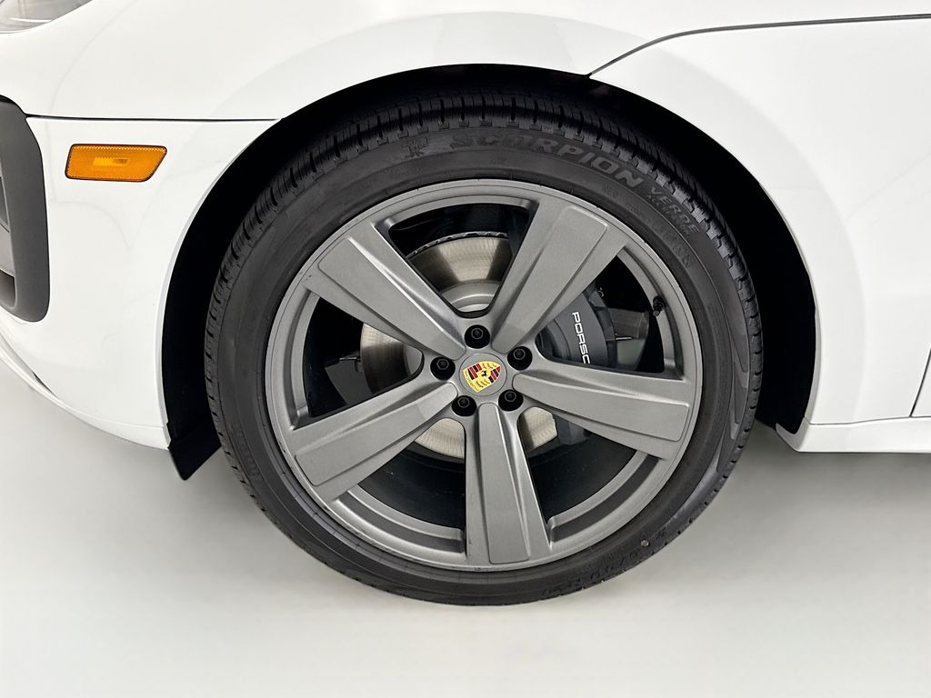 Thumbnail: 2026 Porsche Macan - 30