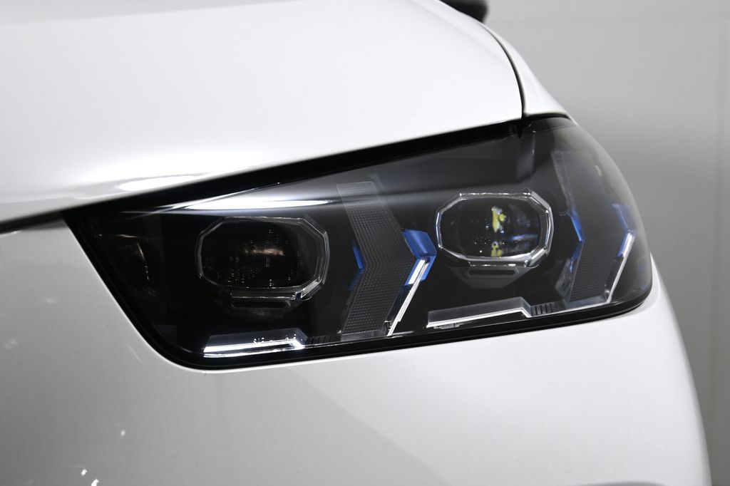 Thumbnail: 2026 BMW X5 - 11