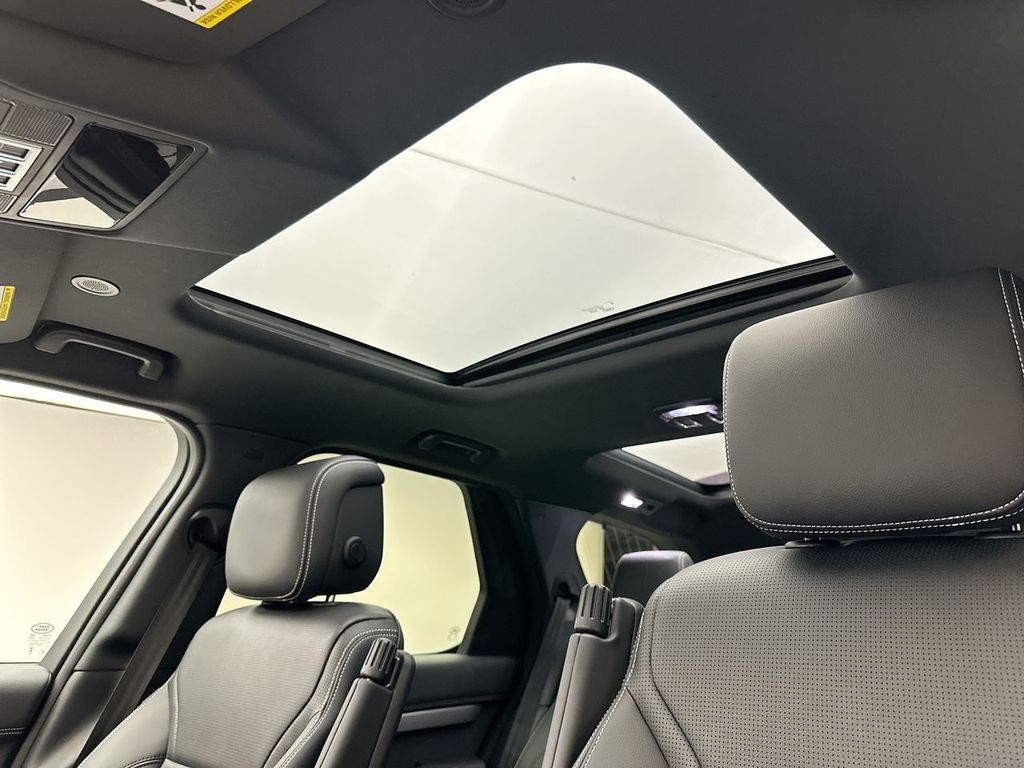 Thumbnail: 2025 Land Rover Discovery - 9