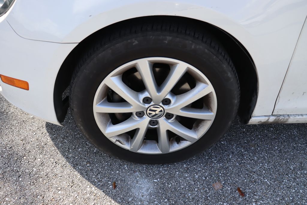 2013 Volkswagen Jetta Sportwagen SE 4