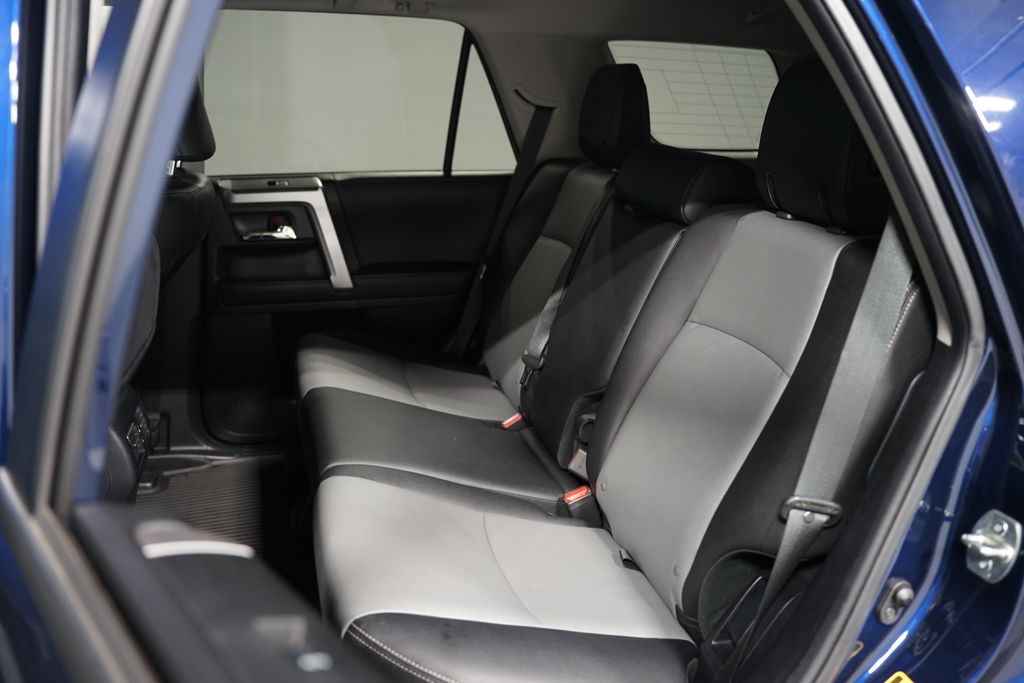 2022 Toyota 4Runner SR5 31