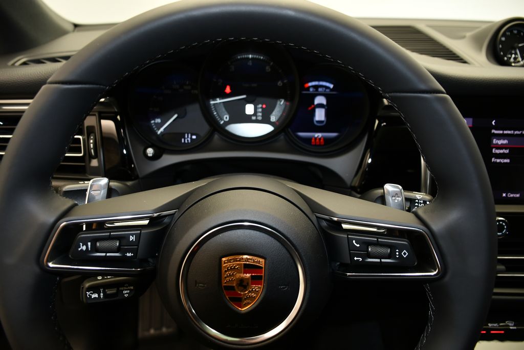 Thumbnail: 2026 Porsche Macan - 32
