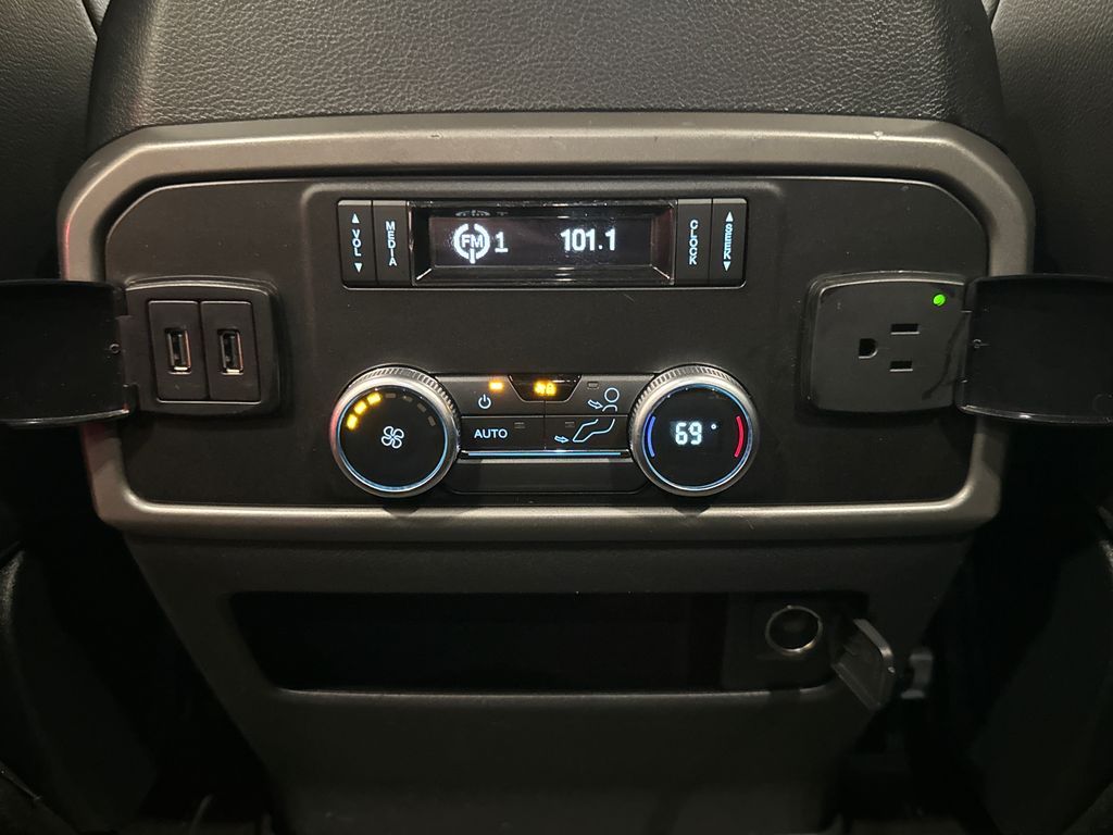 2019 White Platinum Clearcoat Metallic Ford Expedition Max XLT RWD SUV