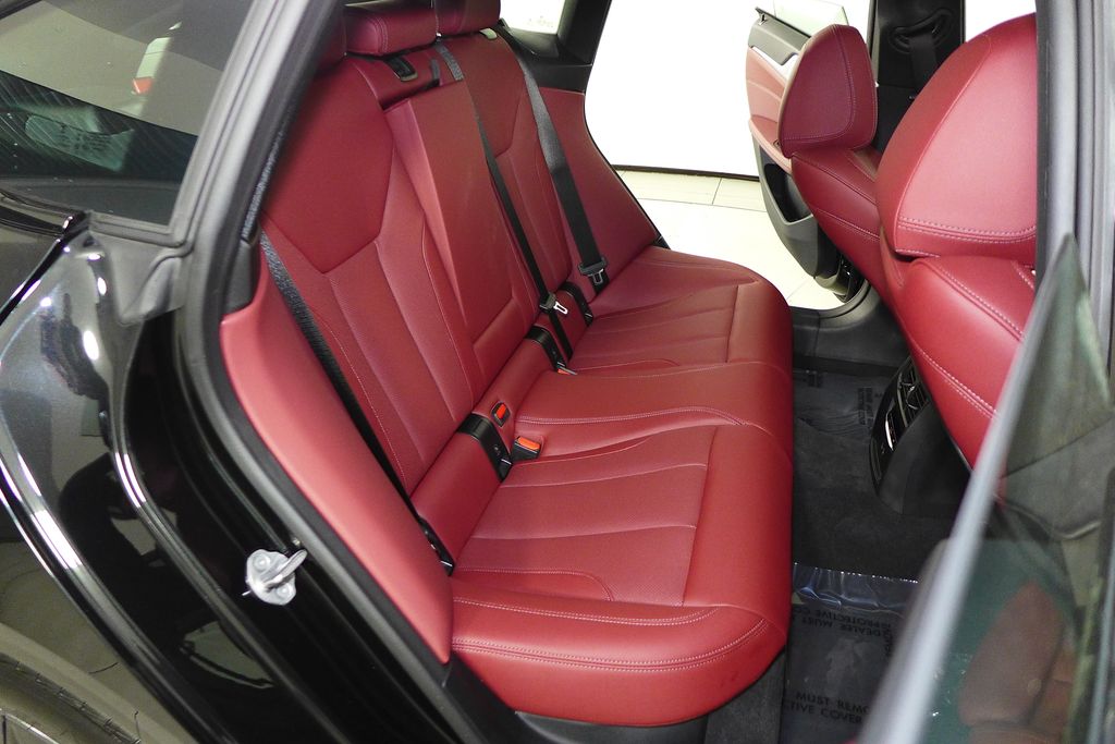 Thumbnail: 2023 BMW i4 - 20