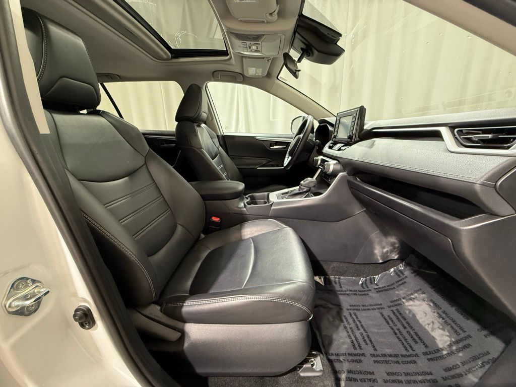 Thumbnail: 2019 Toyota RAV4 - 23