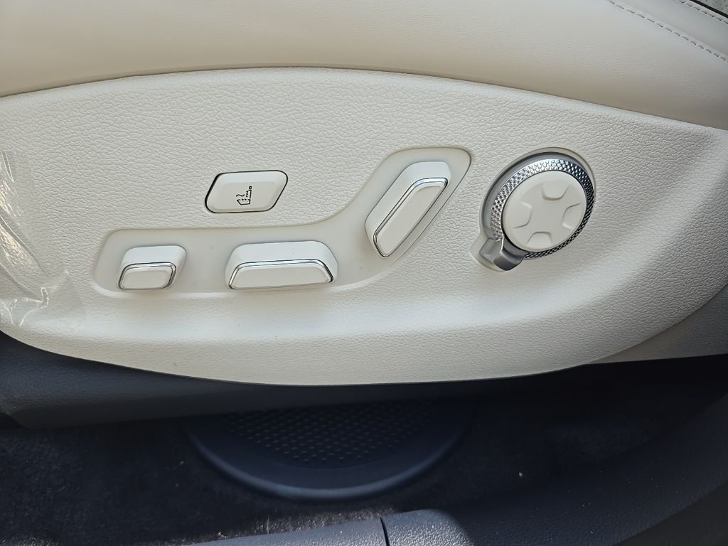 Thumbnail: 2025 Genesis GV80 - 19