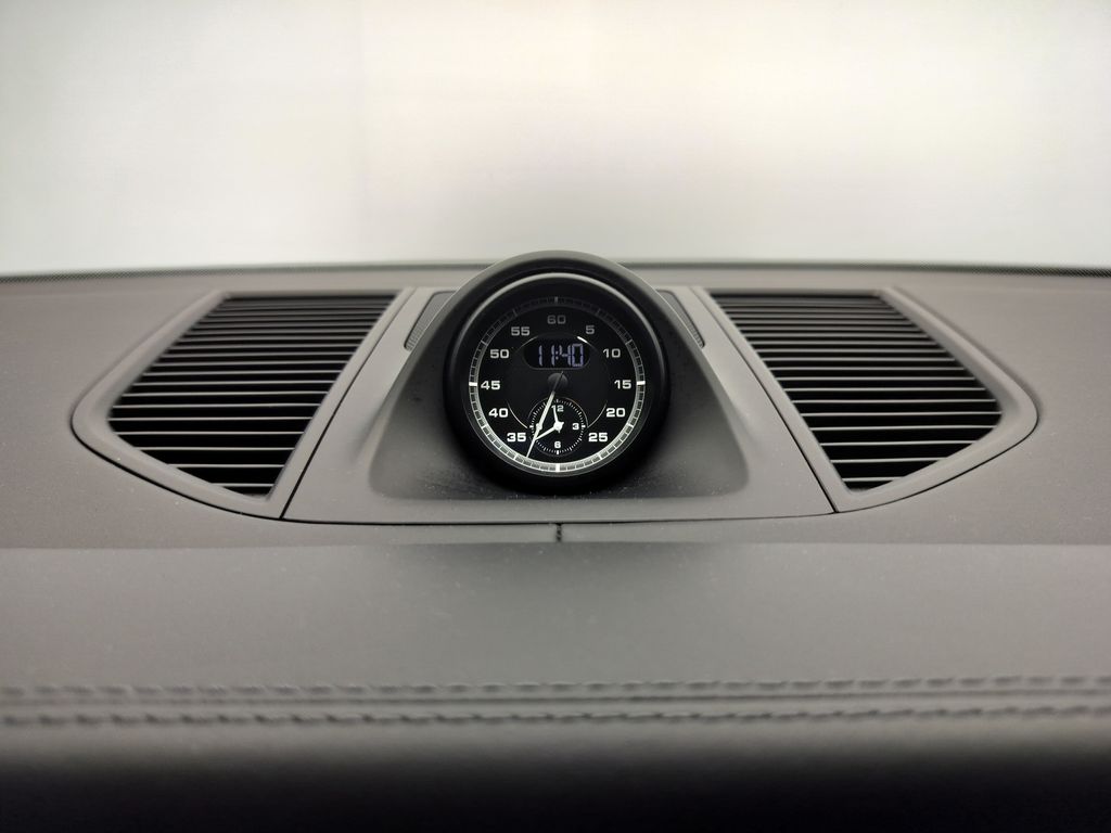 Thumbnail: 2023 Porsche Macan - 16