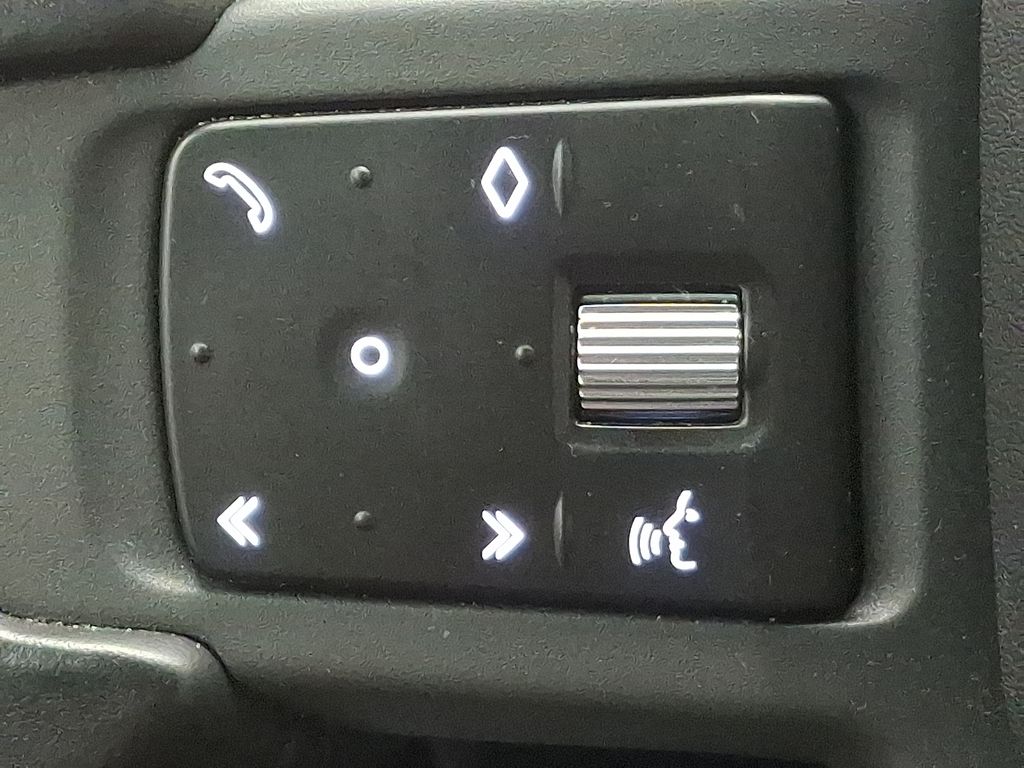 Thumbnail: 2023 Land Rover Defender - 22