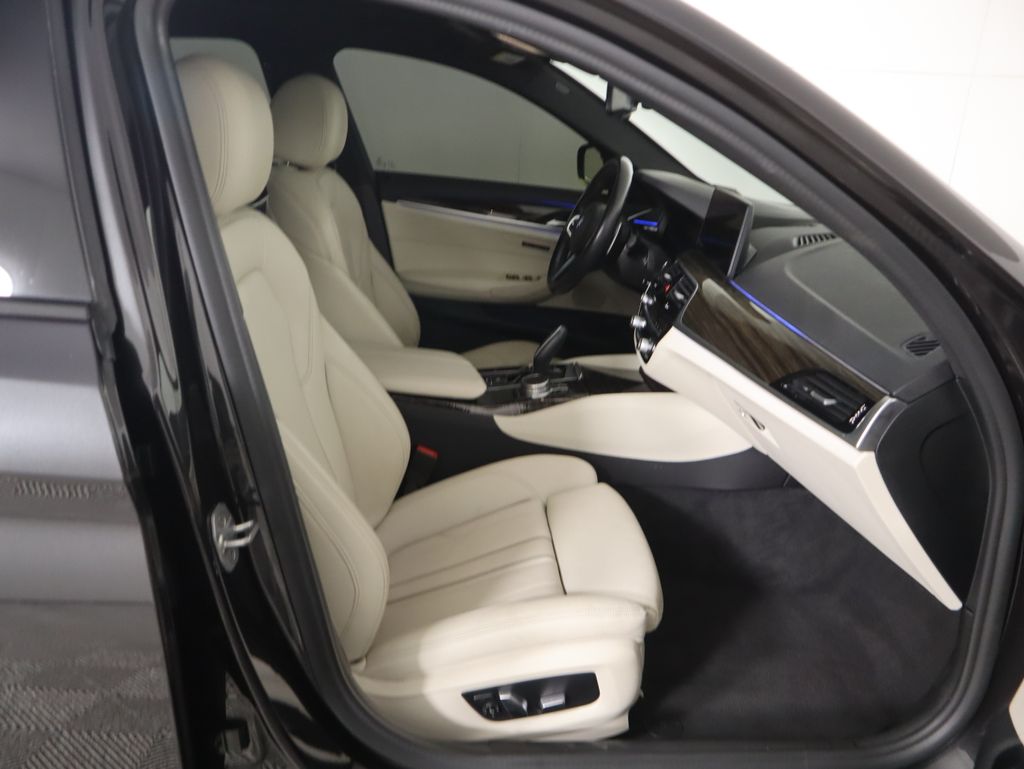 Thumbnail: 2021 BMW 5 Series - 21