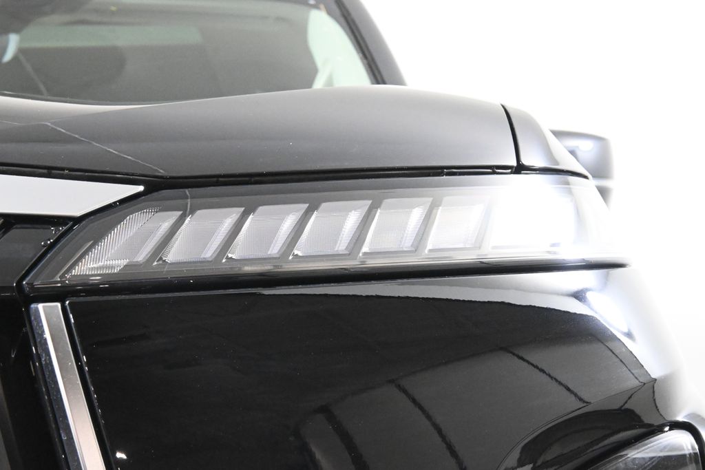 Thumbnail: 2026 INFINITI QX80 - 11