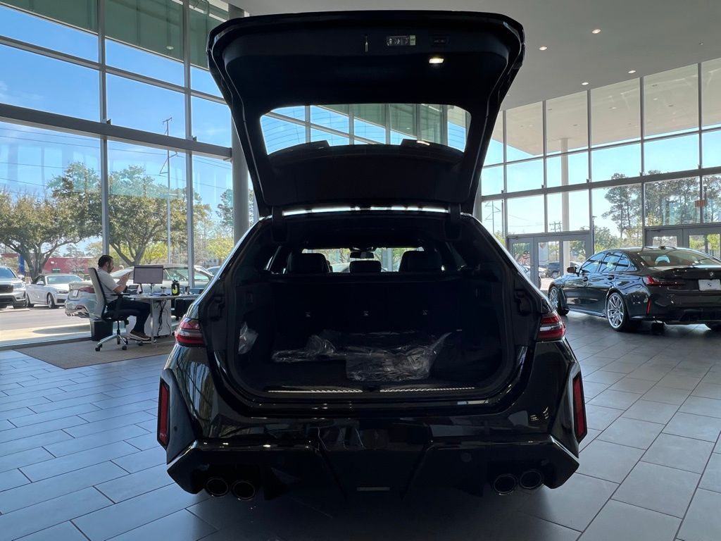 Thumbnail: 2026 BMW M5 - 5