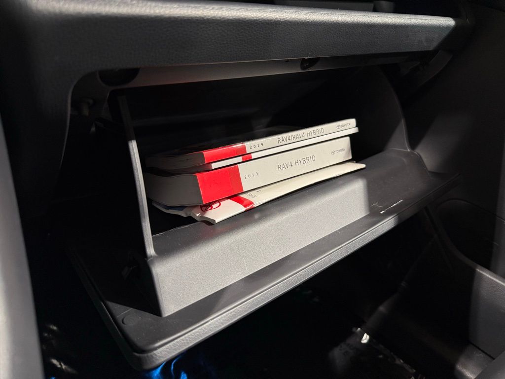 Thumbnail: 2019 Toyota RAV4 - 31