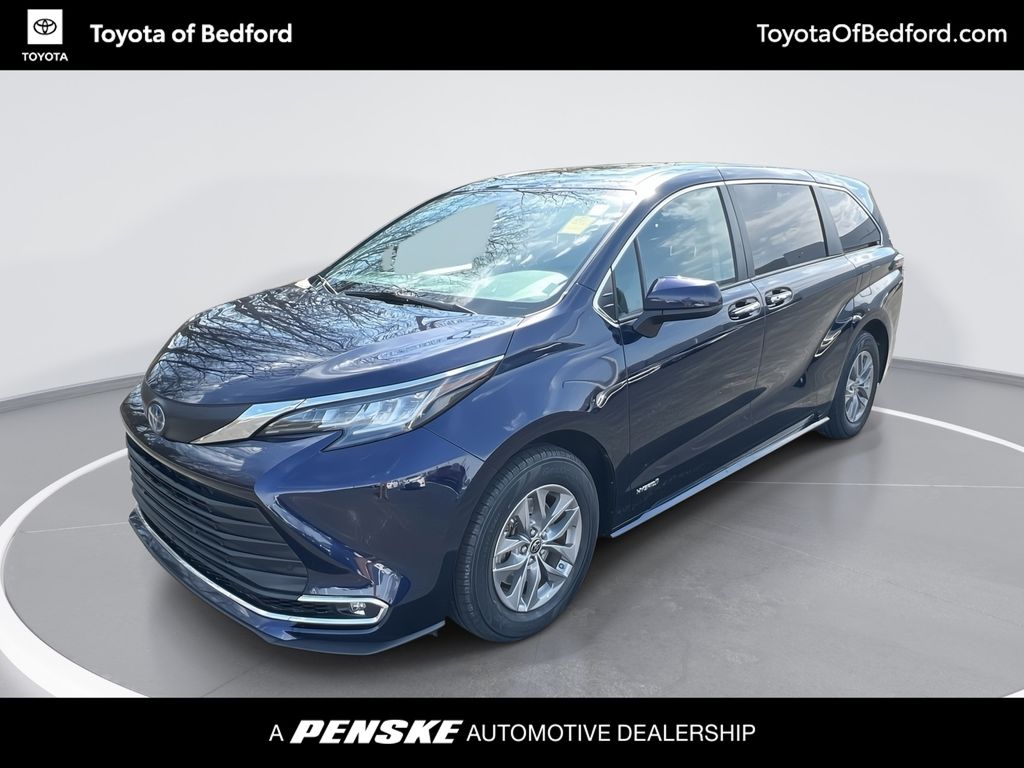 2021 Toyota Sienna XLE Hero Image