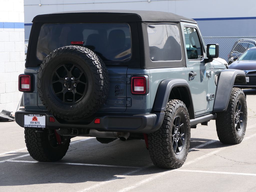 View vehicle photo 4