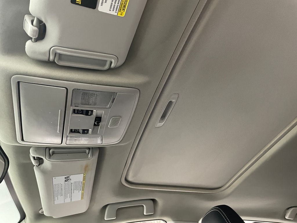 Thumbnail: 2018 Toyota RAV4 - 27